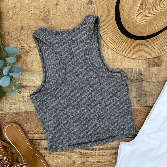 Ribbed Sleeveless CROP TOP - Picture 5 of 7